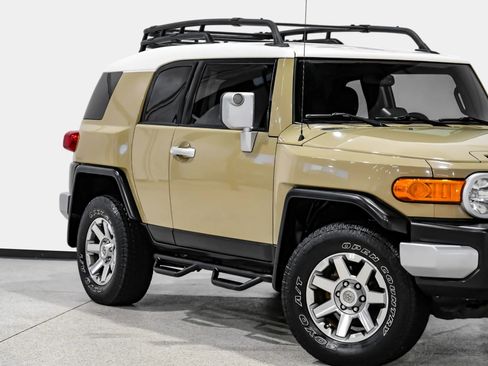 Used 2014 Toyota FJ Cruiser 4WD w/ Upgrade Package image 10