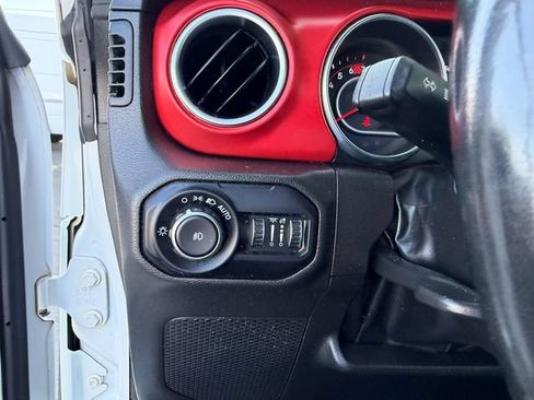Used 2022 Jeep Wrangler Unlimited Rubicon w/ Cold Weather Group AWD/4WD image 21