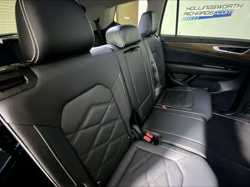 Used 2025 Volkswagen Atlas SE FWD image 22
