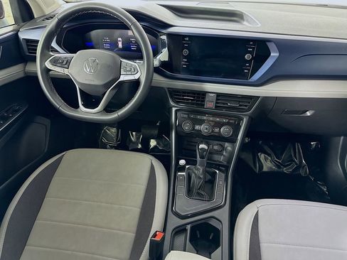 Used 2024 Volkswagen Taos SE w/ Panoramic Sunroof Package image 17