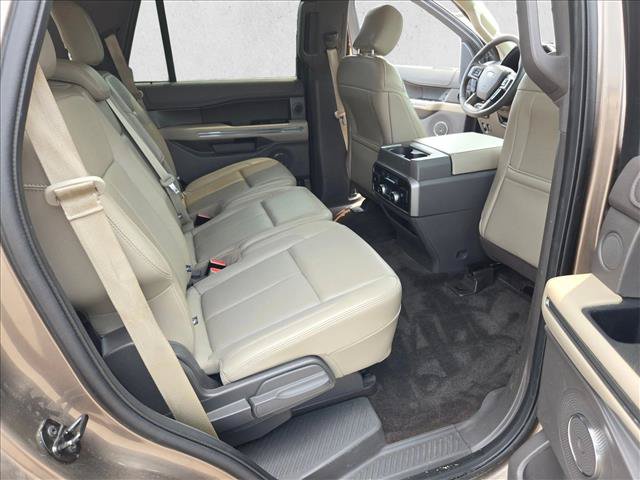 Used 2018 Ford Expedition XLT w/ Equipment Group 202A RWD image 20