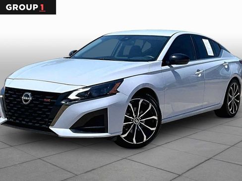 Used 2023 Nissan Altima 2.5 SR FWD image 1