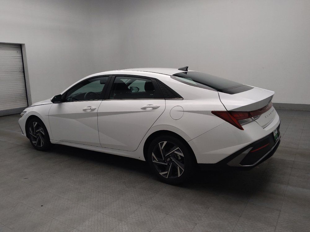 Used 2025 Hyundai Elantra SEL FWD image 3