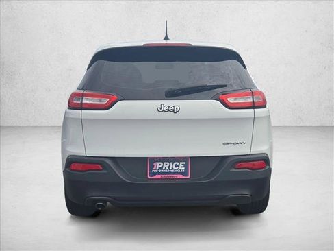 Used 2017 Jeep Cherokee Sport FWD image 7