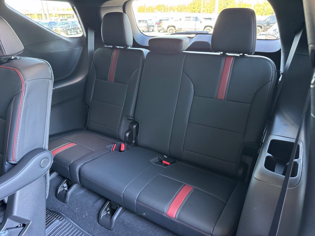 New 2027 Chevrolet Traverse RS w/ LPO, Floor Liner Package FWD image 24