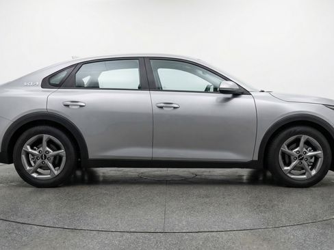 Used 2025 Kia K4 LXS image 11