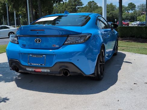 Used 2024 Toyota GR86 Premium RWD image 10