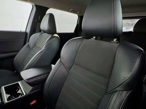 Used 2024 Mitsubishi Outlander SE image 11