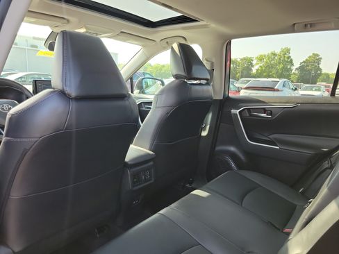 Used 2022 Toyota RAV4 XLE Premium w/ Carpet Mat Package (TMS) AWD/4WD image 14