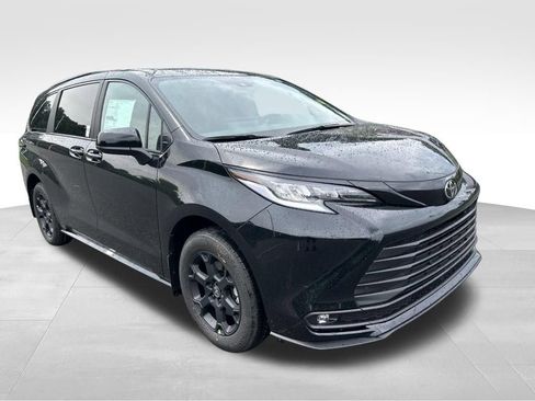 New 2026 Toyota Sienna XLE Woodland Edition AWD/4WD image 7