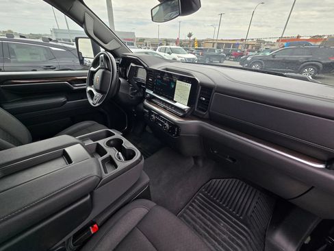 Used 2025 Chevrolet Silverado 2500 LT w/ Convenience Package AWD/4WD image 8