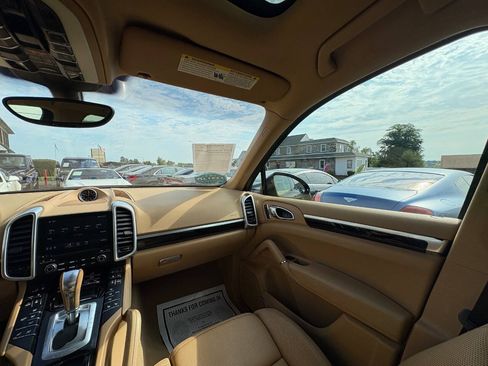 Used 2017 Porsche Cayenne Platinum Edition AWD/4WD image 16
