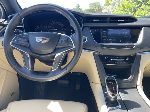 Used 2019 Cadillac XT5 FWD image 14