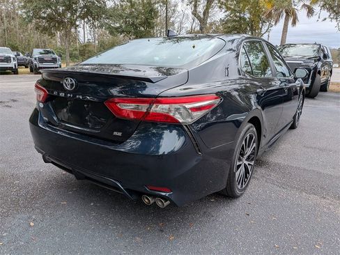 Used 2020 Toyota Camry SE image 4