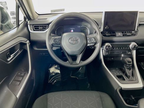 Used 2025 Toyota RAV4 XLE AWD/4WD image 21