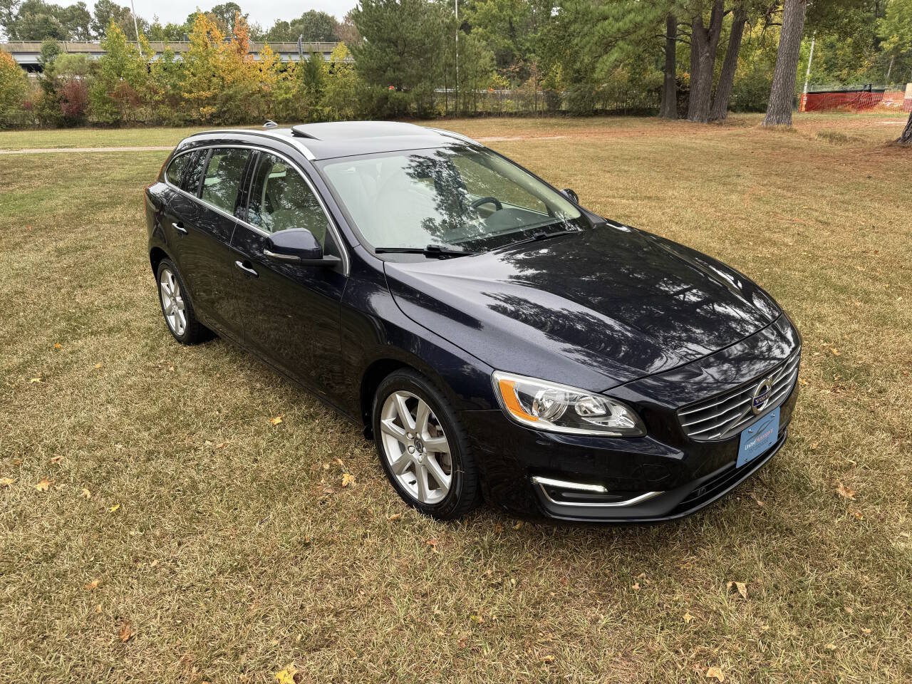 Used 2016 Volvo V60 T5 Premier w/ Convenience Package FWD image 4