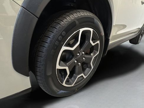 Used 2014 Subaru Crosstrek 2.0i Limited image 4