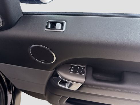 Used 2020 Land Rover Range Rover Sport SE image 31