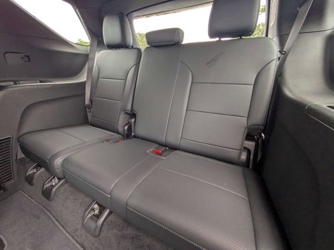 Used 2025 Chevrolet Traverse LT w/ Driver Confidence Package FWD image 9