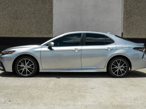 Used 2023 Toyota Camry SE FWD image 14