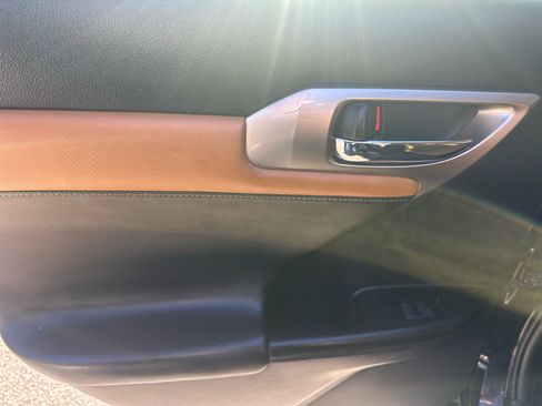 Used 2015 Lexus CT 200h image 15