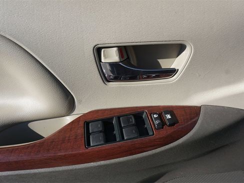 Used 2014 Toyota Sienna XLE image 3