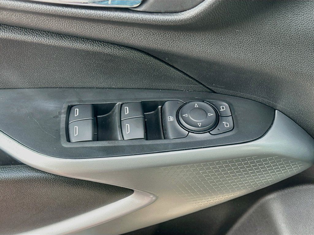 Used 2024 Chevrolet Trax RS FWD image 17