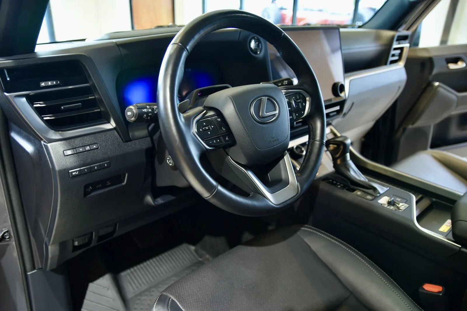 Used 2024 Lexus GX 550 w/ Accessory Package (Z1) AWD/4WD image 12