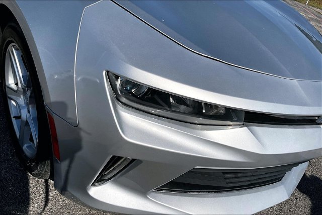 Used 2018 Chevrolet Camaro LT RWD image 29