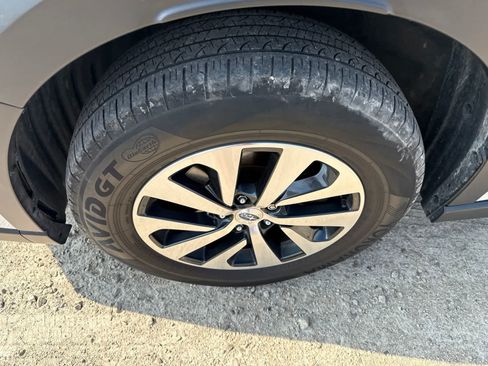 Used 2024 Subaru Outback Premium AWD/4WD image 6