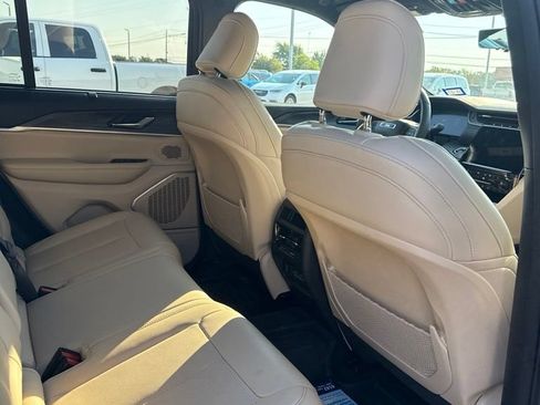 Used 2024 Jeep Grand Cherokee Limited w/ Luxury Tech Group II AWD/4WD image 16