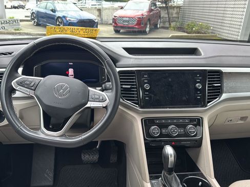 Used 2023 Volkswagen Atlas SE w/ Black Wheel Package image 8