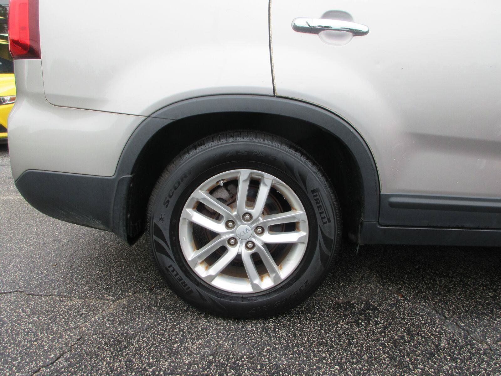 Used 2014 Kia Sorento LX FWD image 23