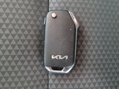 Used 2023 Kia Soul LX w/ LX Technology Package image 32