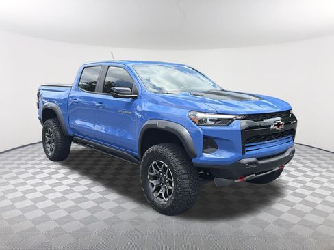 Used 2025 Chevrolet Colorado ZR2 w/ Technology Package AWD/4WD image 3