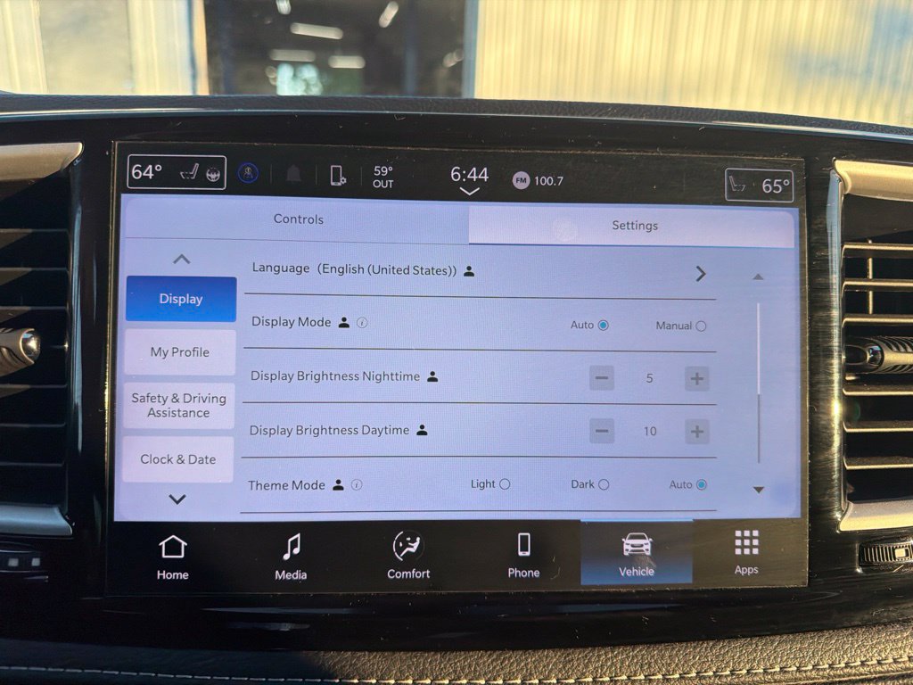 Used 2024 Chrysler Pacifica Touring FWD image 21