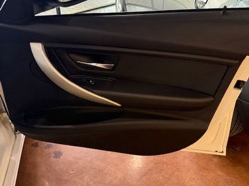 Used 2018 BMW 320i xDrive Sedan image 15