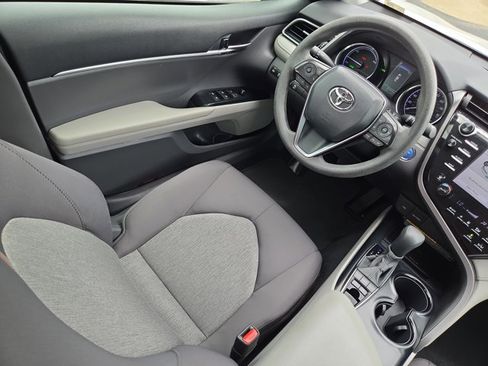 Used 2020 Toyota Camry LE w/ Sunroof Package FWD image 29
