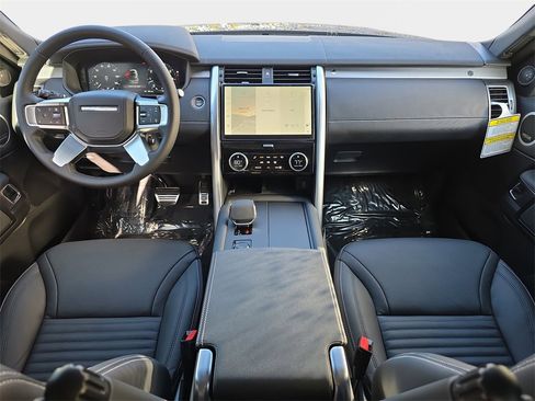 New 2026 Land Rover Discovery Limited Edition image 9