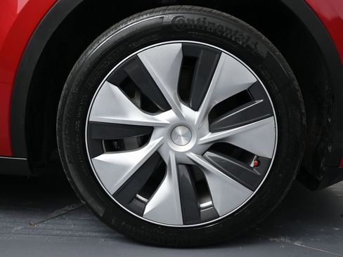 Used 2023 Tesla Model Y Long Range image 13