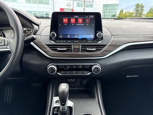 Used 2025 Nissan Altima 2.5 SV FWD image 23