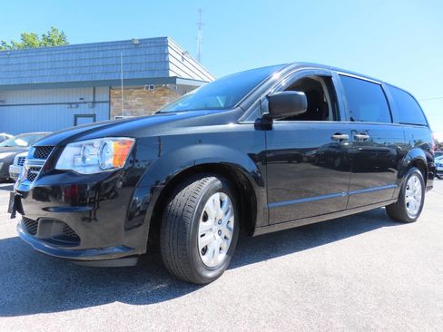 Used 2019 Dodge Grand Caravan SE FWD image 1