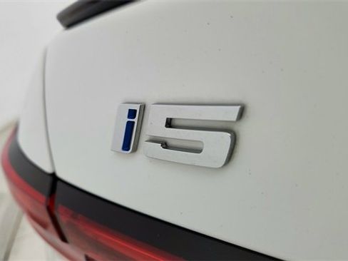 Used 2025 BMW i5 eDrive40i w/ M Sport Package image 17