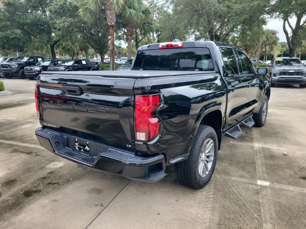 Used 2024 Chevrolet Colorado LT RWD image 3
