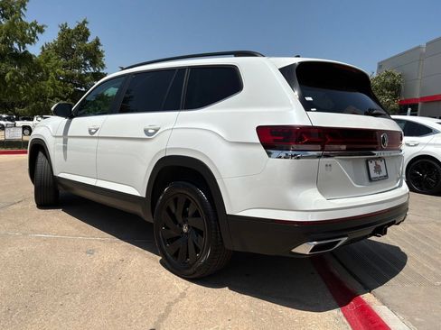 Used 2026 Volkswagen Atlas SE FWD image 8