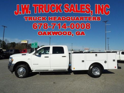 Used 2019 RAM 3500 Tradesman w/ Chrome Appearance Group image 3