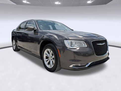 Used 2015 Chrysler 300 Limited w/ 300 Premium Group RWD image 9