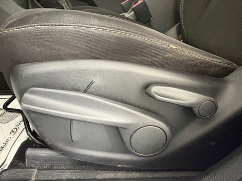 Used 2015 Jeep Cherokee Latitude w/ Cold Weather Group image 11