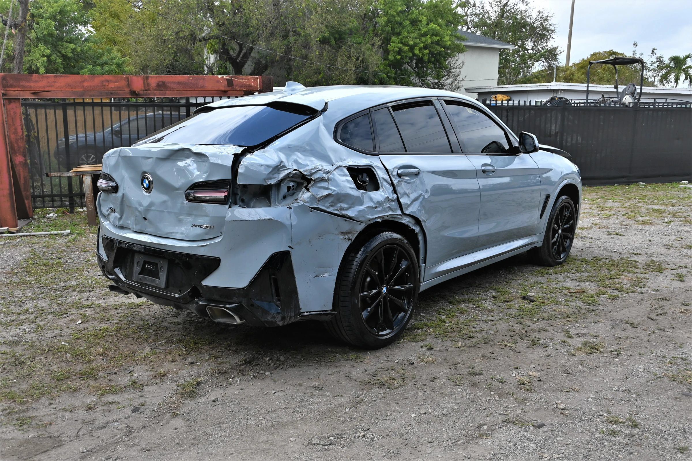 Used 2024 BMW X4 xDrive30i w/ M Sport Package AWD/4WD image 4