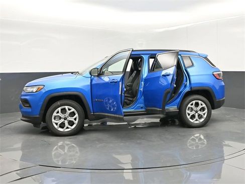 New 2025 Jeep Compass Latitude image 57